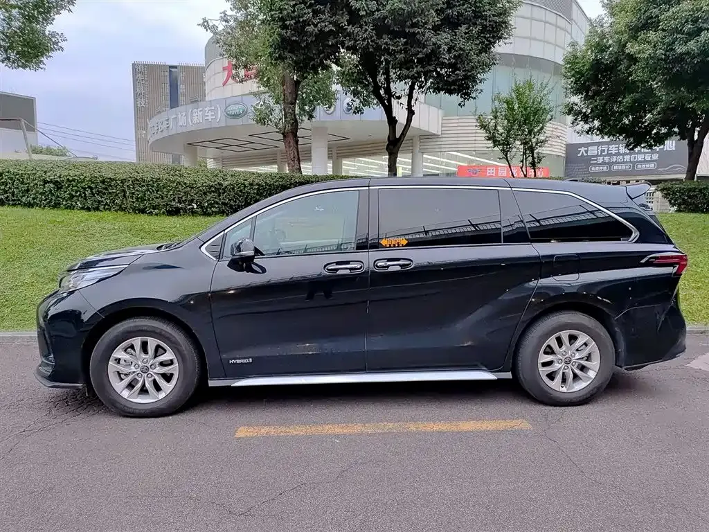 Toyota Granvia 2024 из CN, фото 3