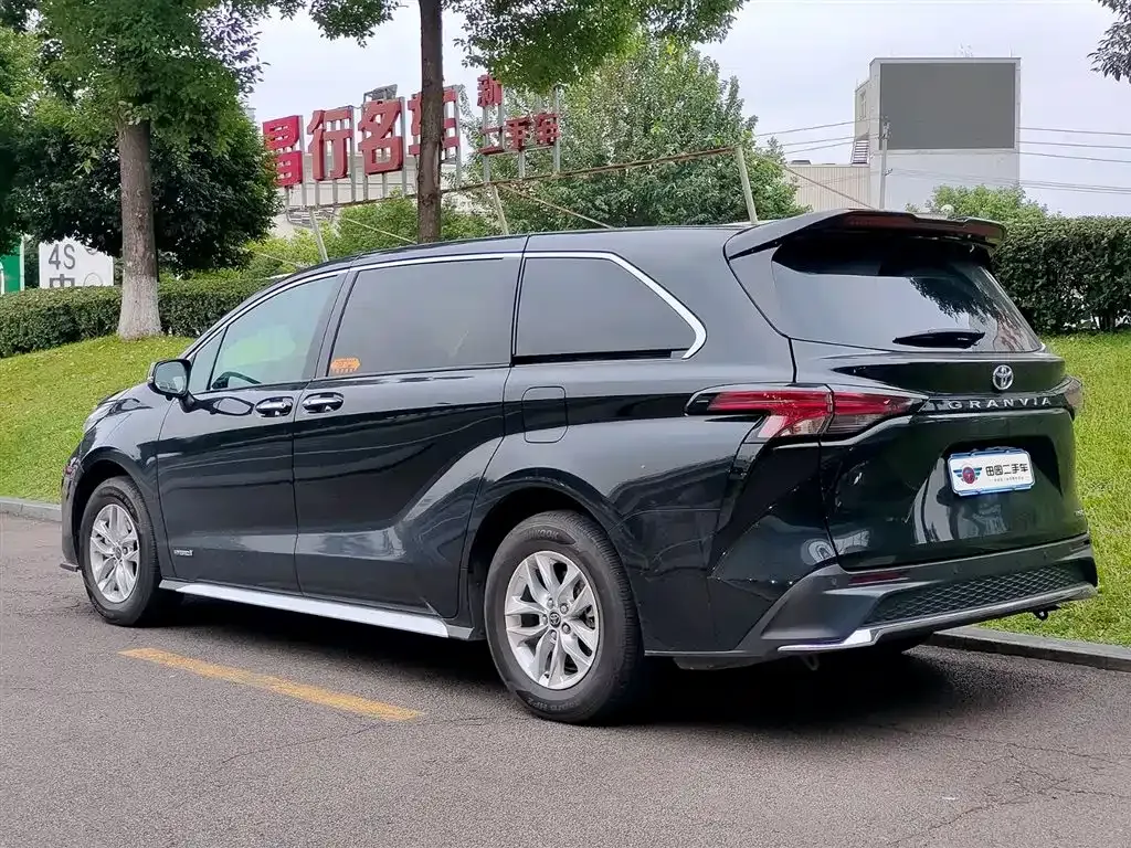 Toyota Granvia 2024 из CN, фото 4