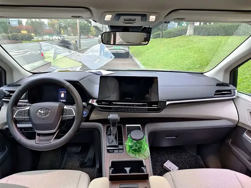 Toyota Granvia 2024 из CN, фото 6