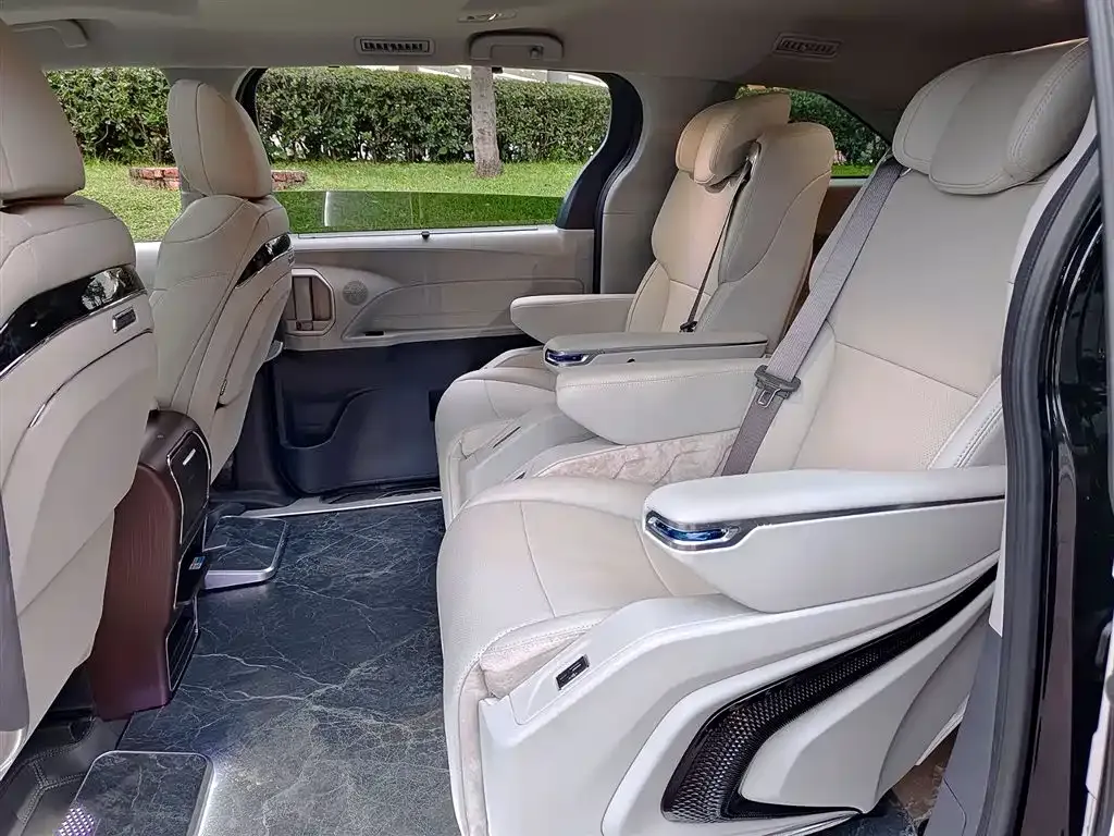 Toyota Granvia 2024 из CN, фото 8