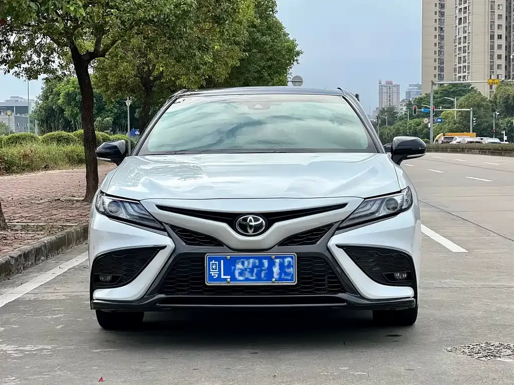 Toyota Camry 2023 из CN, фото 2