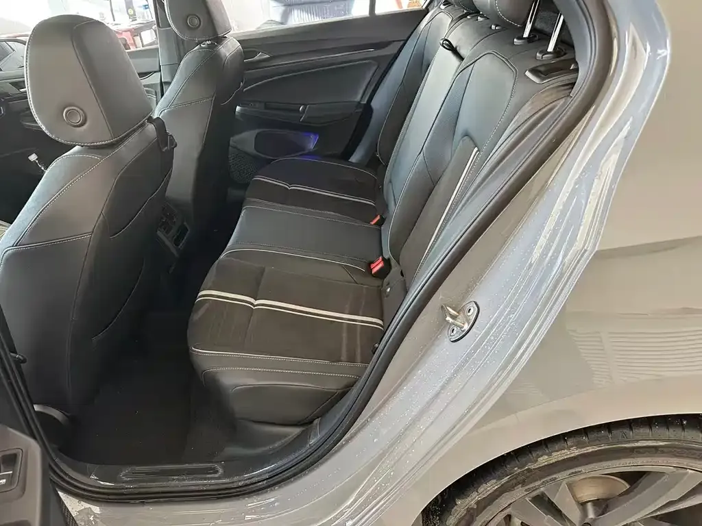 Volkswagen Golf 2022 из CN, фото 6