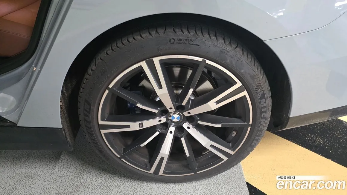 BMW 5-Series 2025 из KR, фото 5