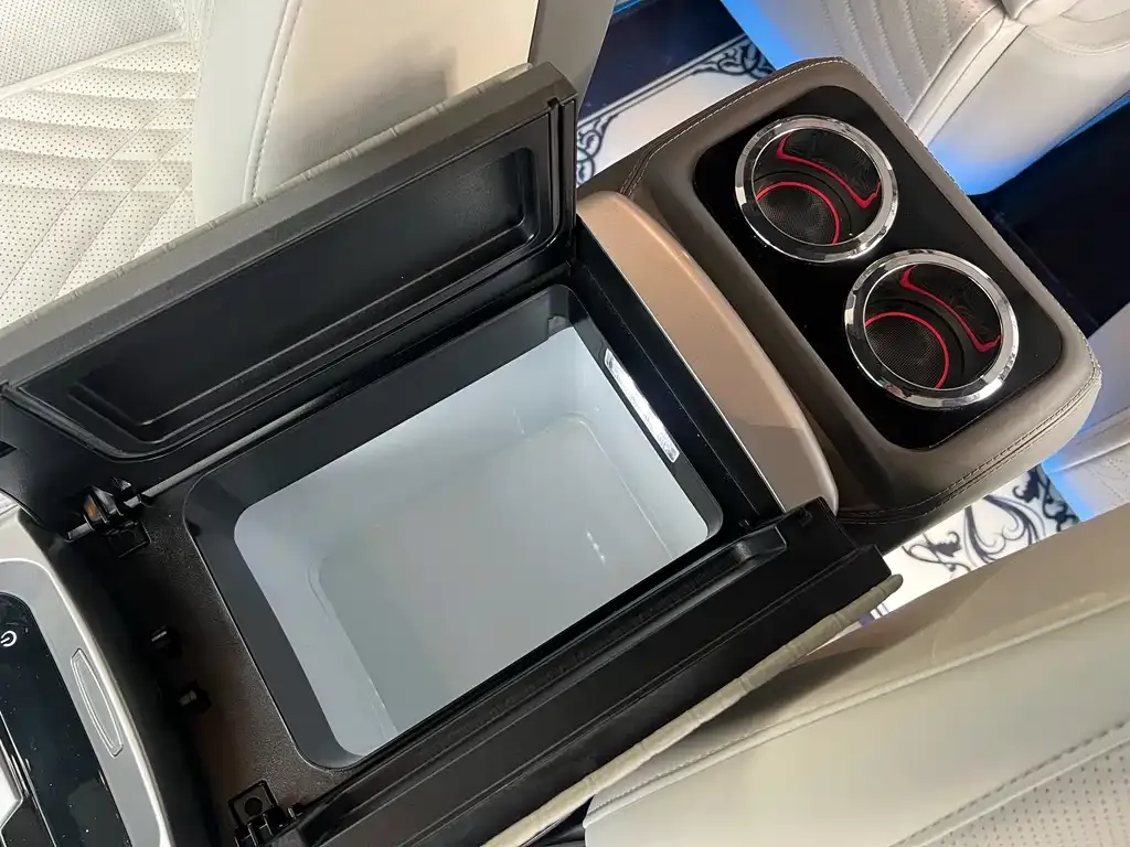 Mercedes-Benz Vito 2021 из CN, фото 8