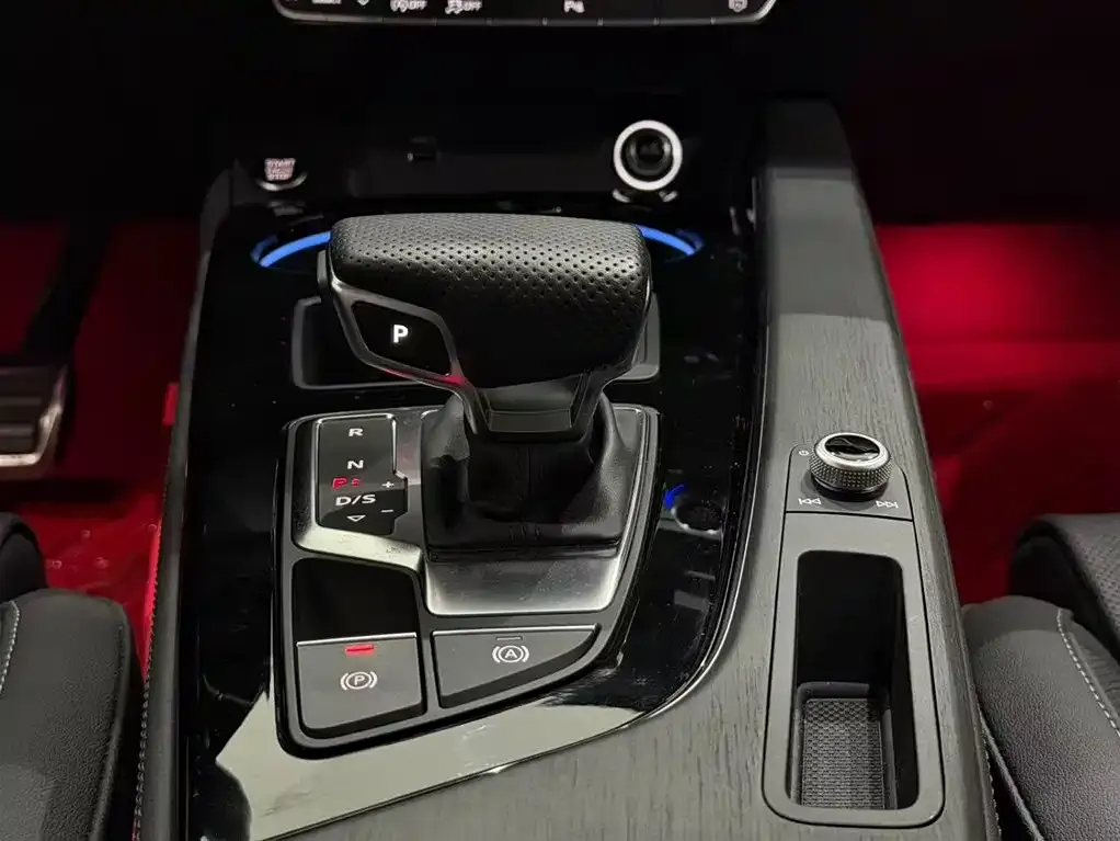 Audi A4L 2024 из CN, фото 10