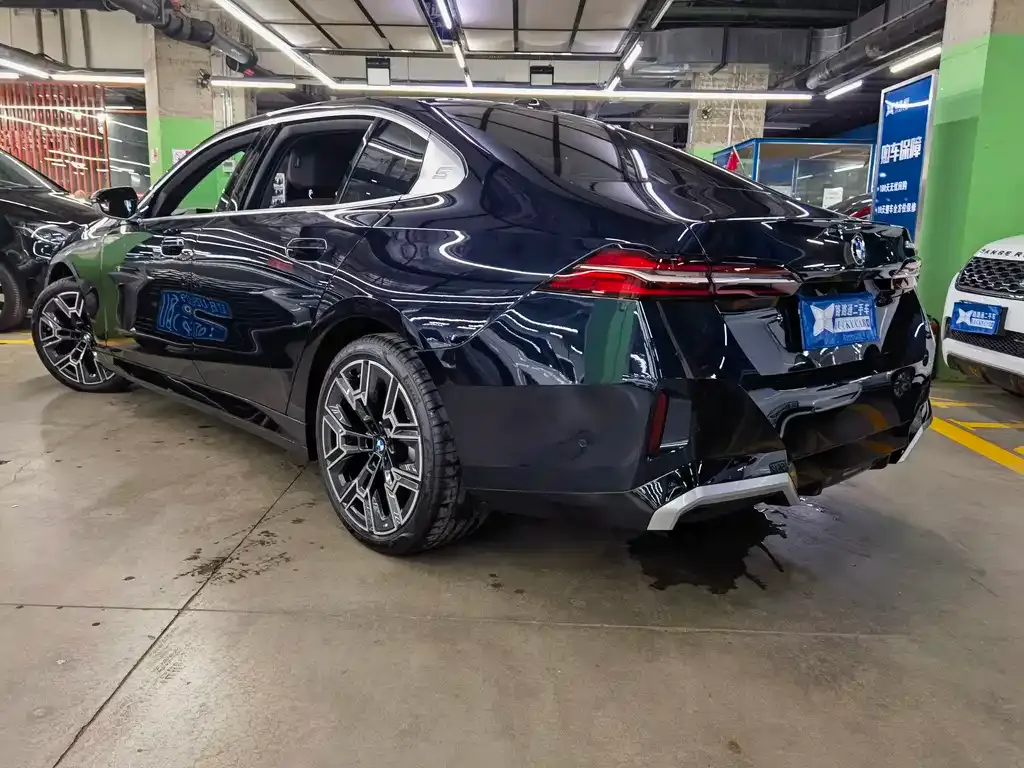 BMW 5 Series 2025 из CN, фото 4