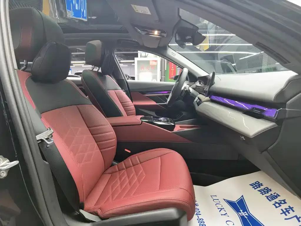 BMW 5 Series 2025 из CN, фото 8