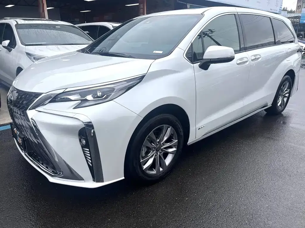 Toyota Sienna 2024 из CN, фото 1