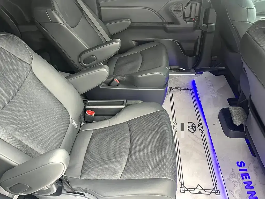 Toyota Sienna 2024 из CN, фото 10