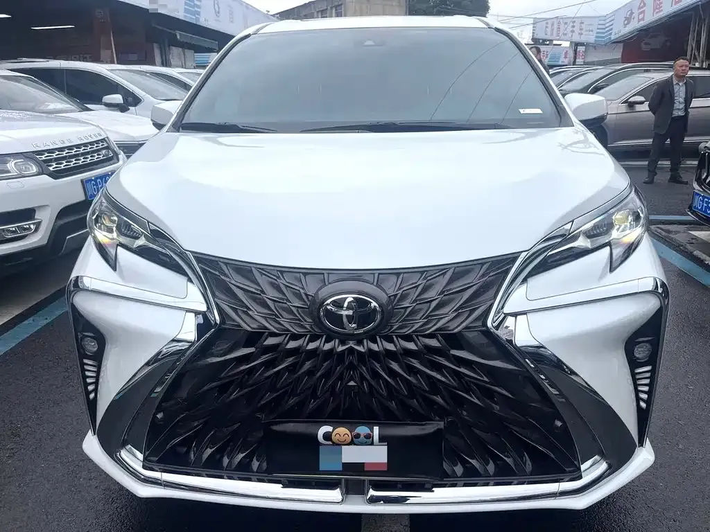 Toyota Sienna 2024 из CN, фото 2