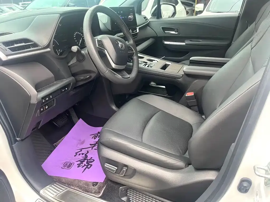 Toyota Sienna 2024 из CN, фото 3