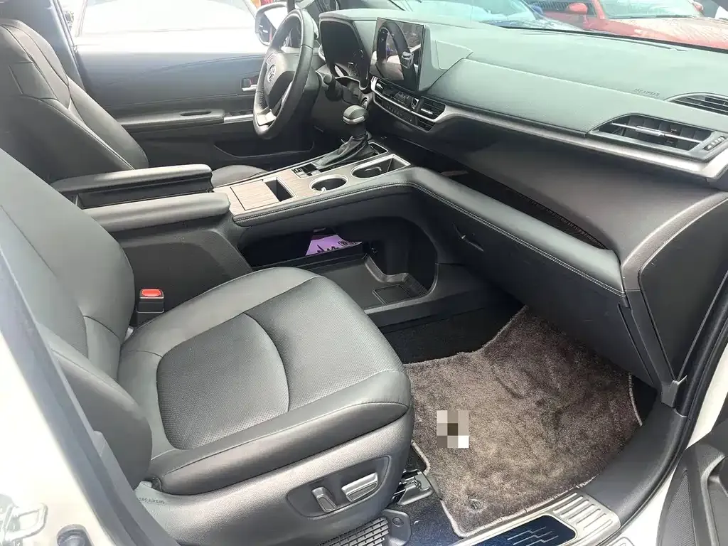 Toyota Sienna 2024 из CN, фото 7