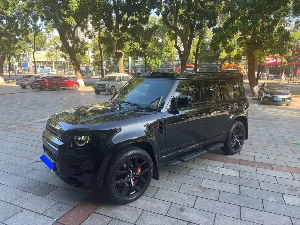 Land Rover Defender — фото 1