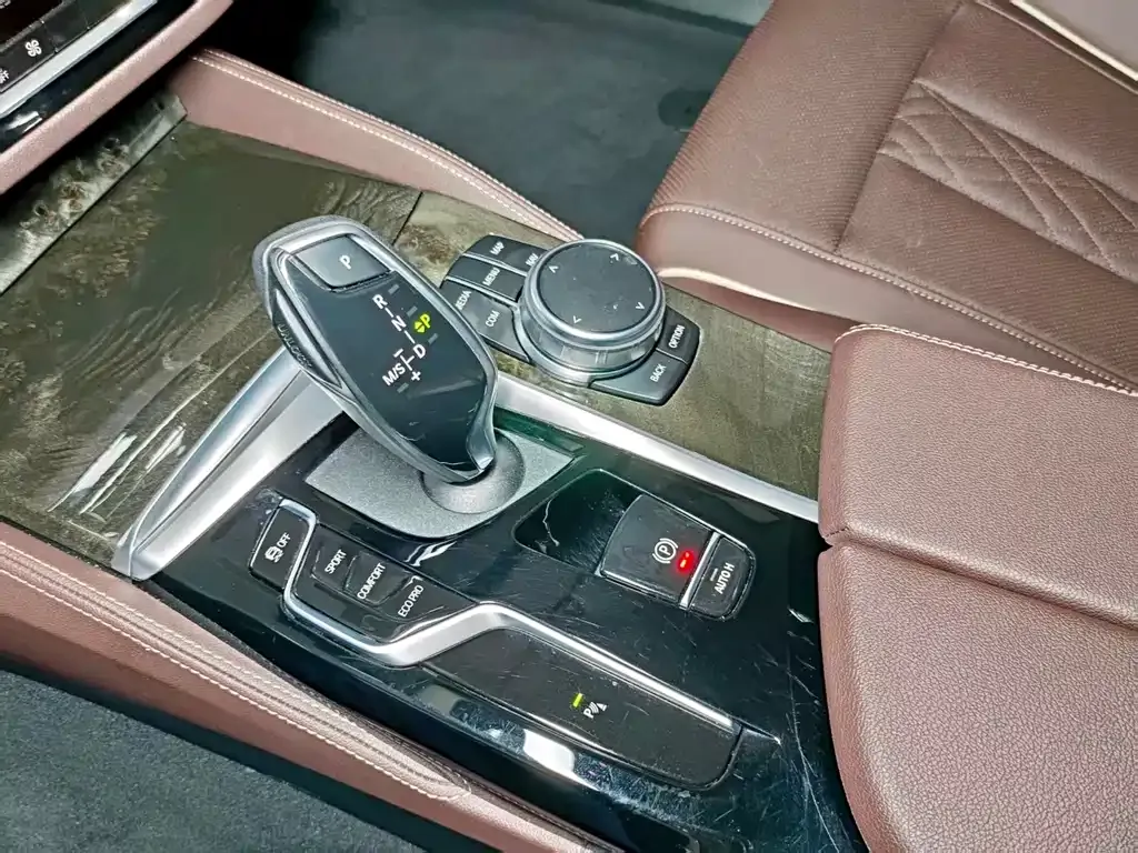 BMW 5 Series 2024 из CN, фото 8