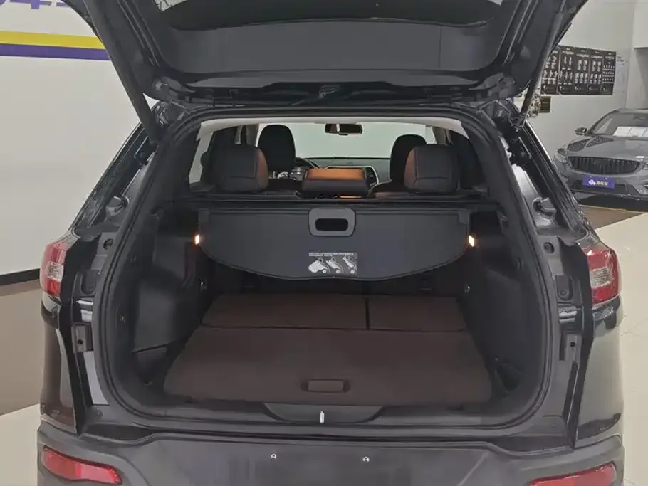 Jeep Cherokee 2021 из CN, фото 4