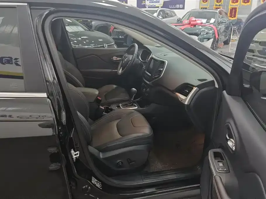 Jeep Cherokee 2021 из CN, фото 8