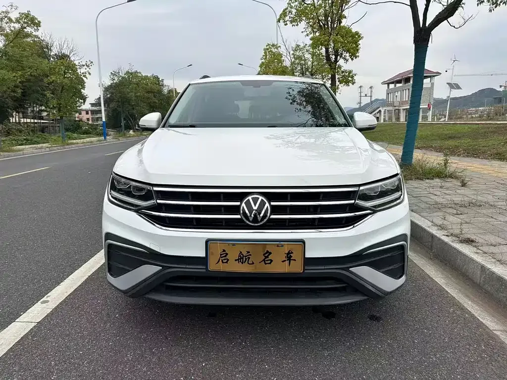 Volkswagen Tiguan L 2022 из CN, фото 2