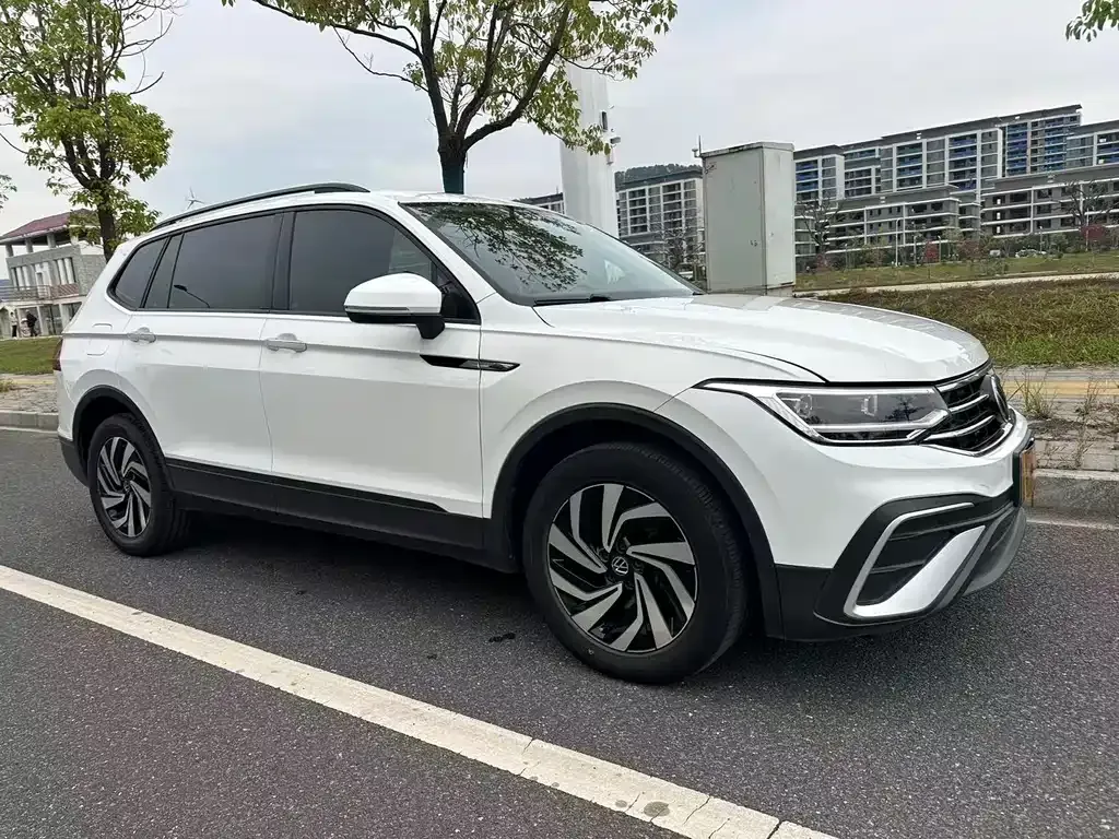 Volkswagen Tiguan L 2022 из CN, фото 3