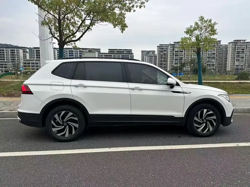 Volkswagen Tiguan L 2022 из CN, фото 7