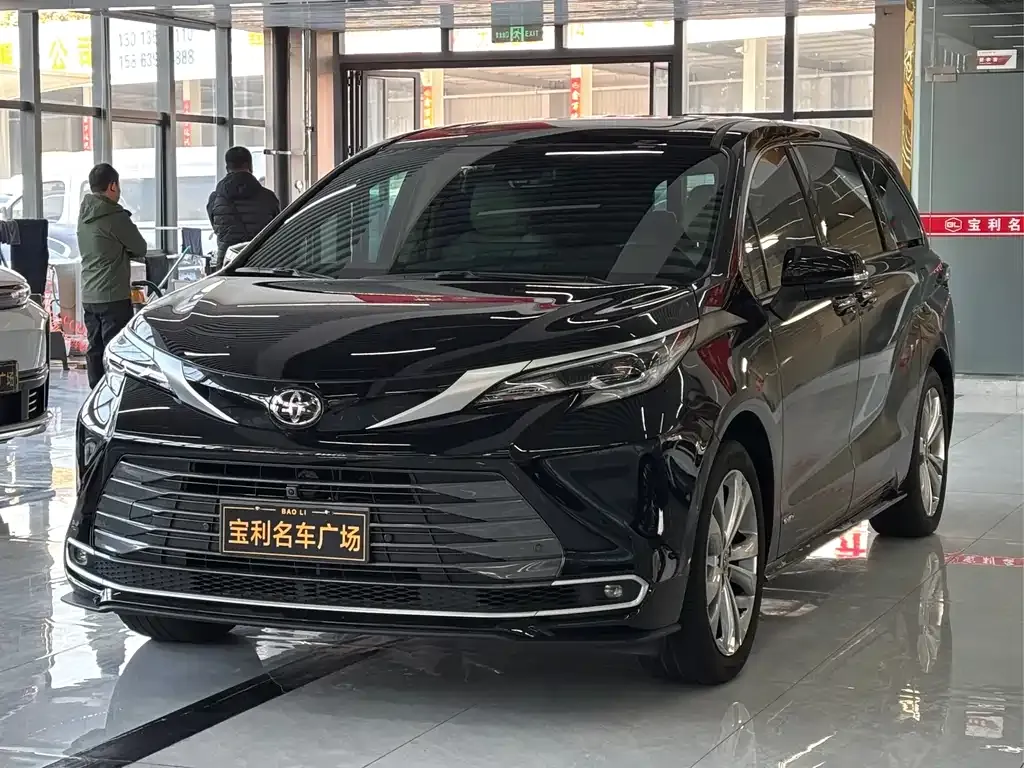 Toyota Sienna — фото 2