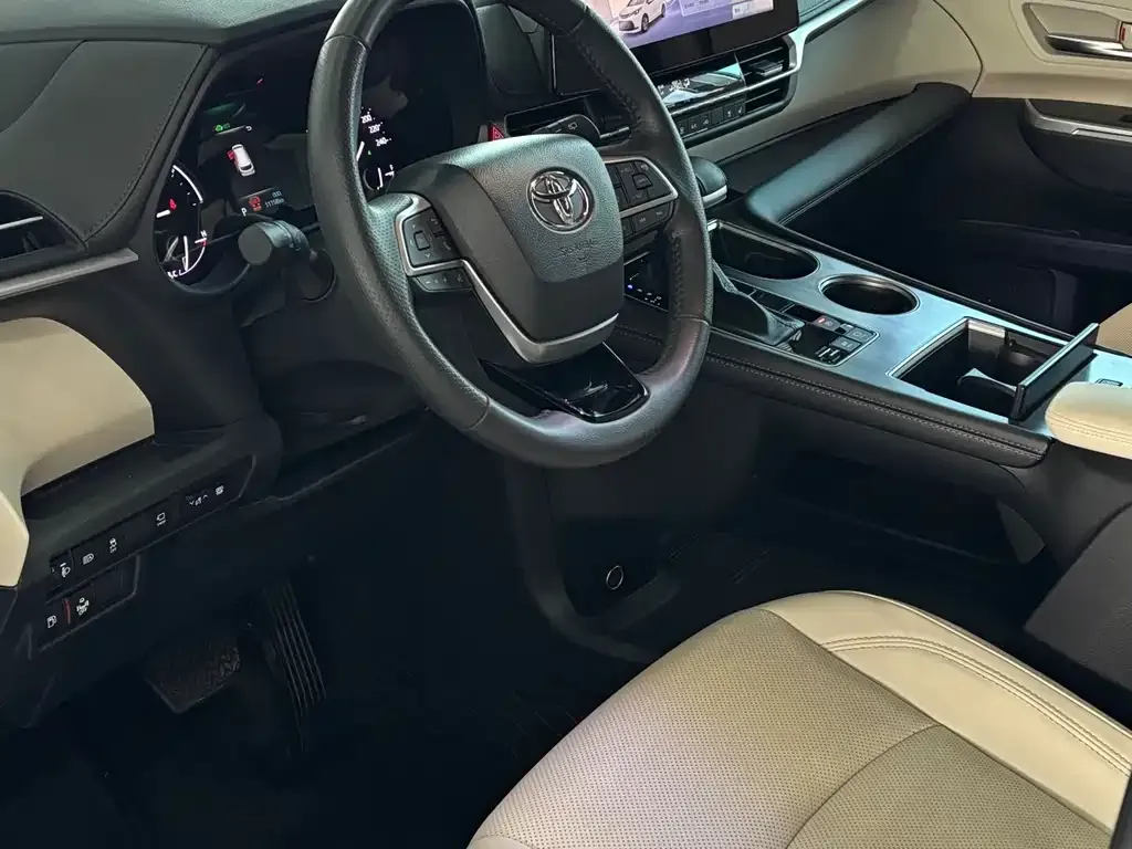 Toyota Sienna — фото 3