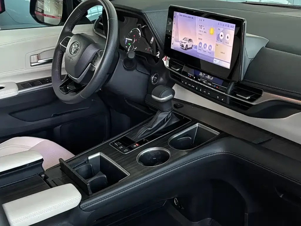 Toyota Sienna — фото 4