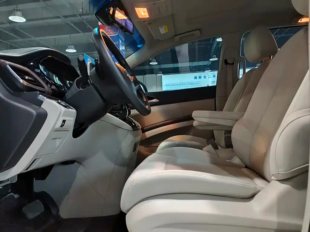 Buick GL8 2023 из CN, фото 4