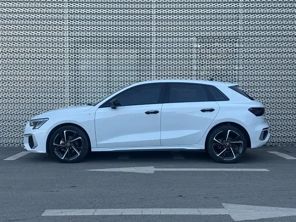 Audi A3 2023 из CN, фото 3
