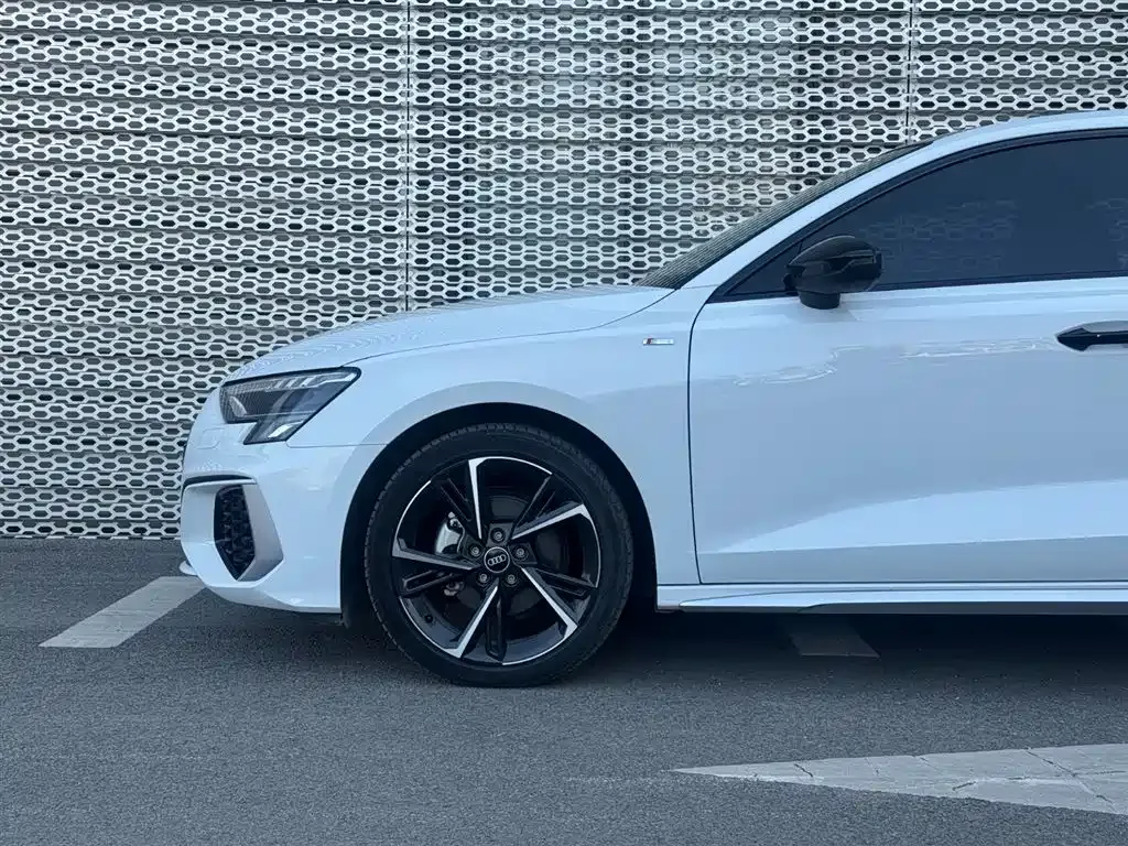 Audi A3 2023 из CN, фото 4