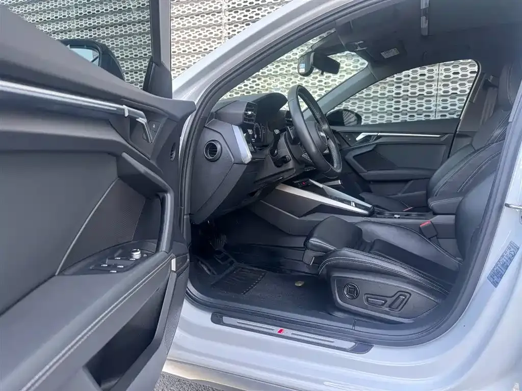 Audi A3 2023 из CN, фото 5