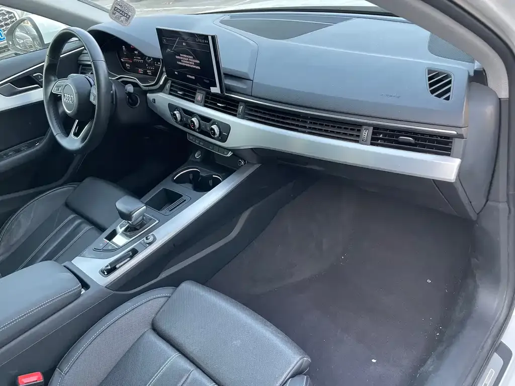 Audi A4L 2023 из CN, фото 6
