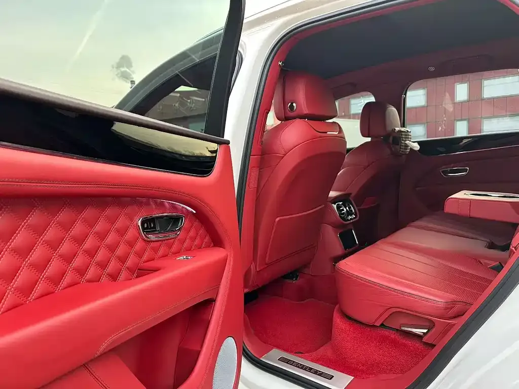 Bentley Bentayga 2022 из CN, фото 6