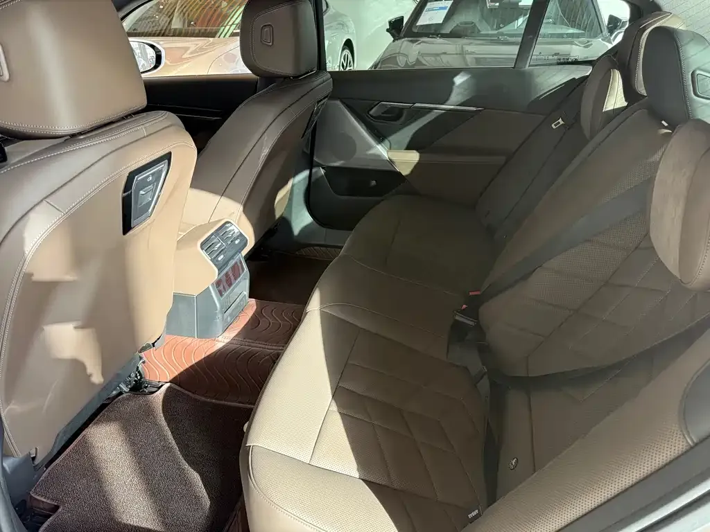 BMW i5 2025 из CN, фото 7