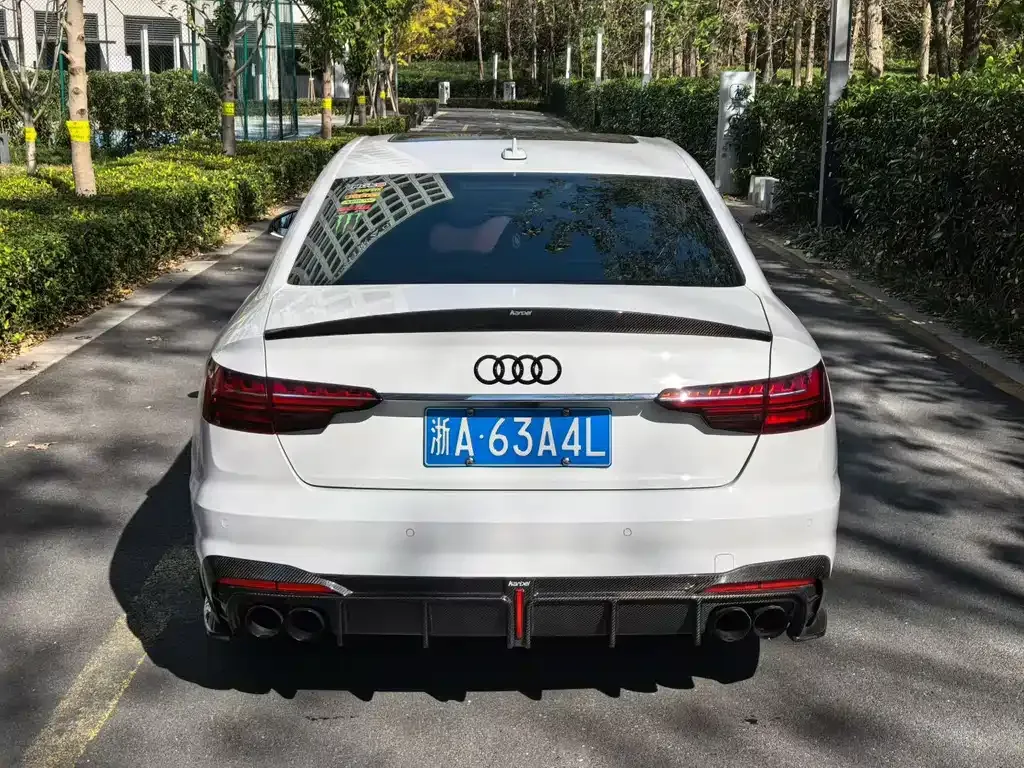 Audi A4L 2021 из CN, фото 4