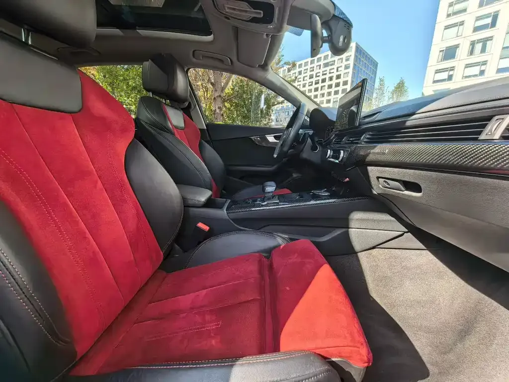 Audi A4L 2021 из CN, фото 6