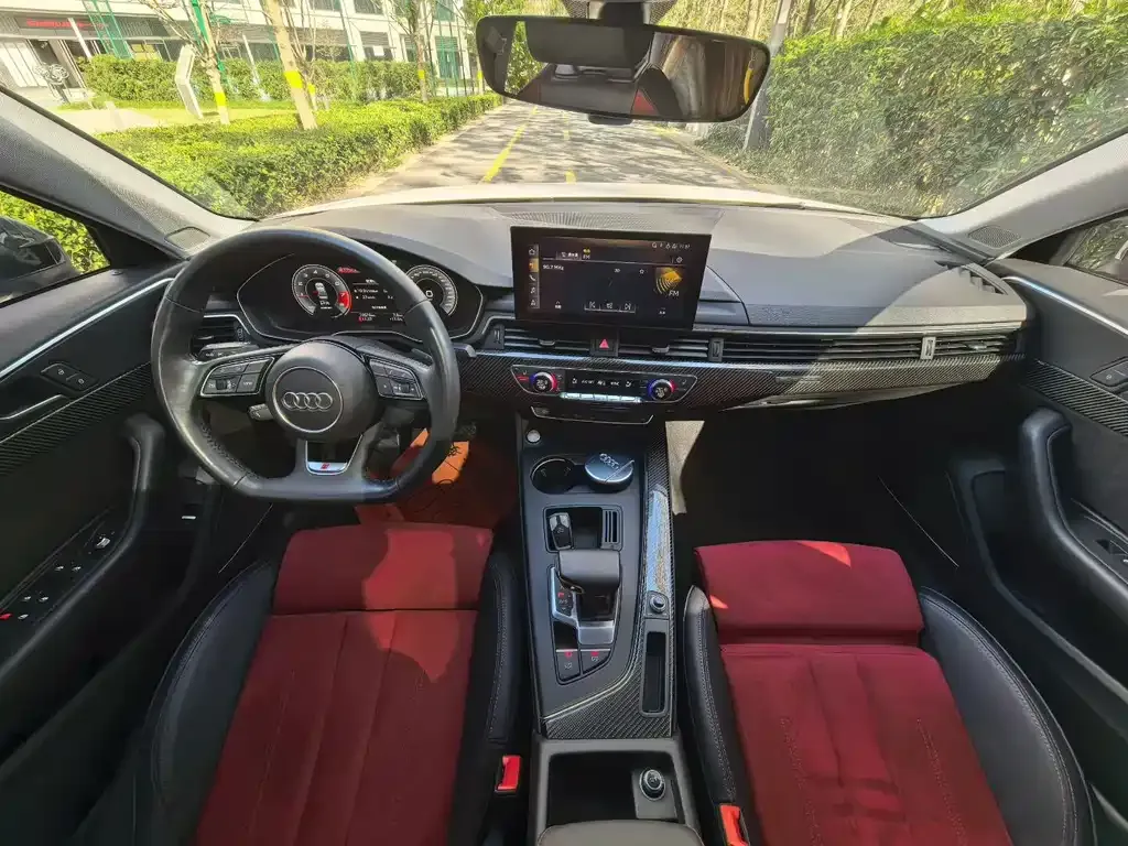 Audi A4L 2021 из CN, фото 7