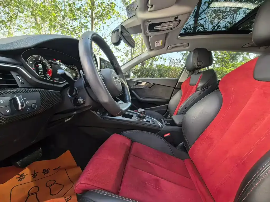Audi A4L 2021 из CN, фото 8