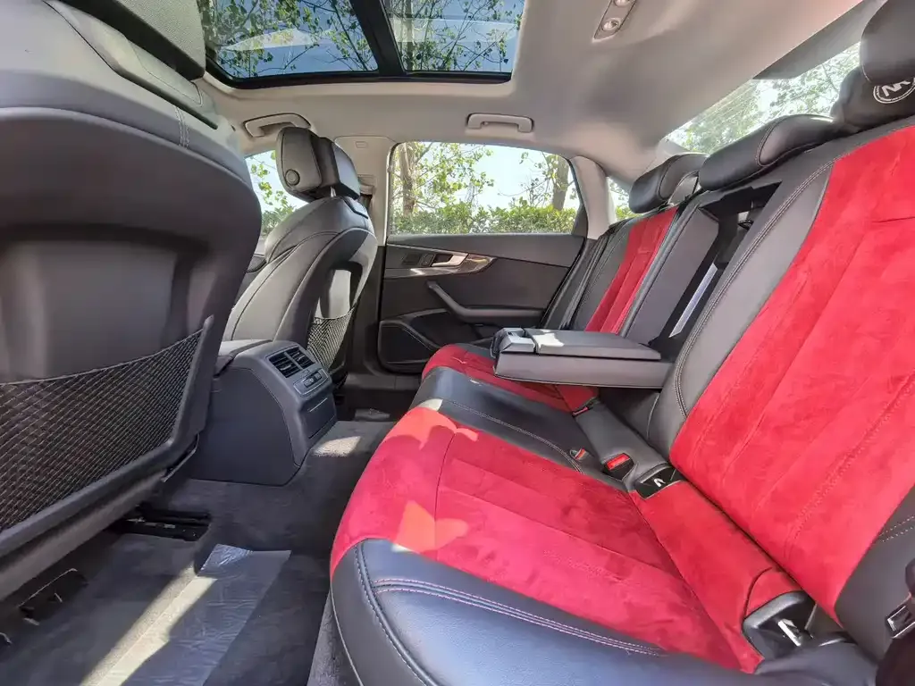 Audi A4L 2021 из CN, фото 9