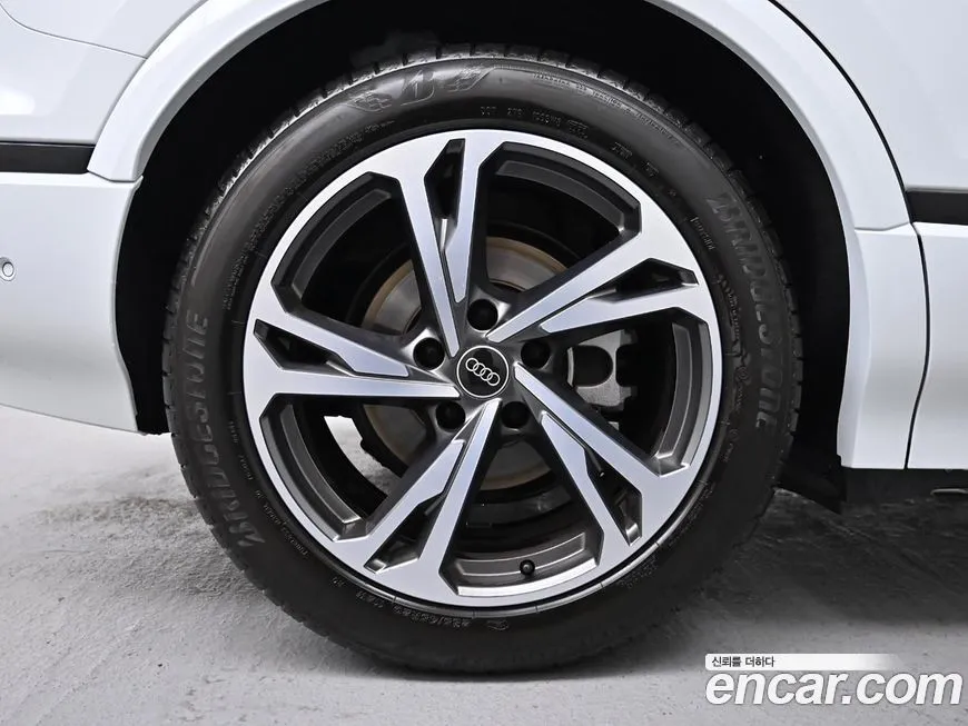 Audi Q6 e-tron 2025 из KR, фото 5