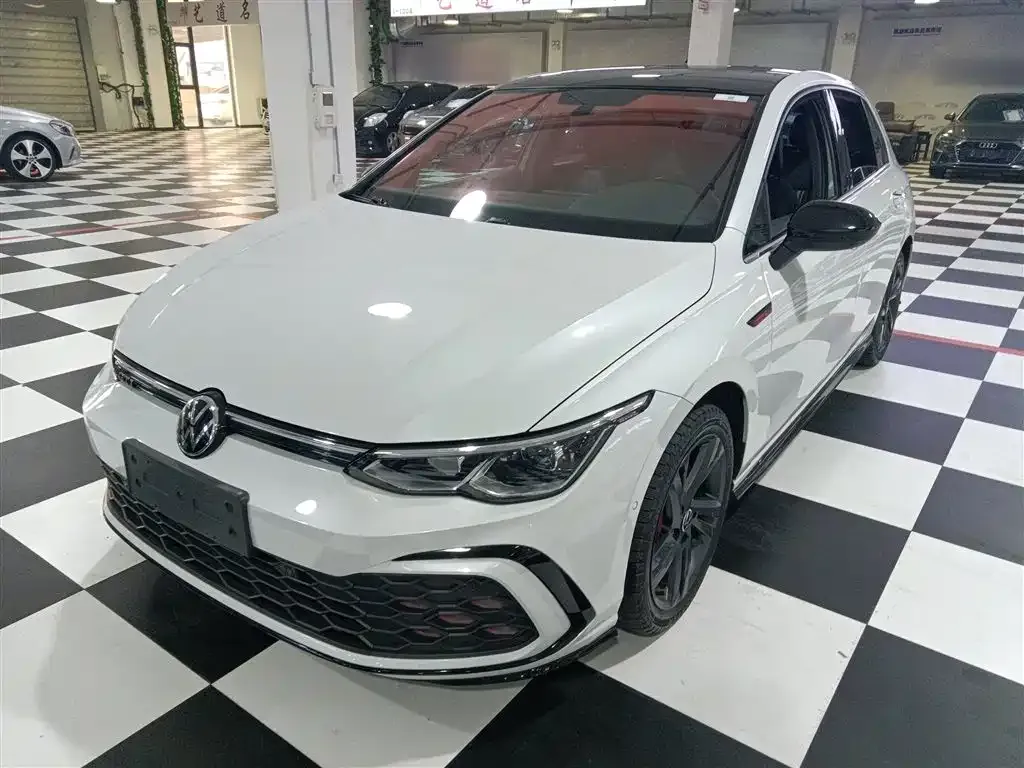 Volkswagen Golf 2023 из CN, фото 2