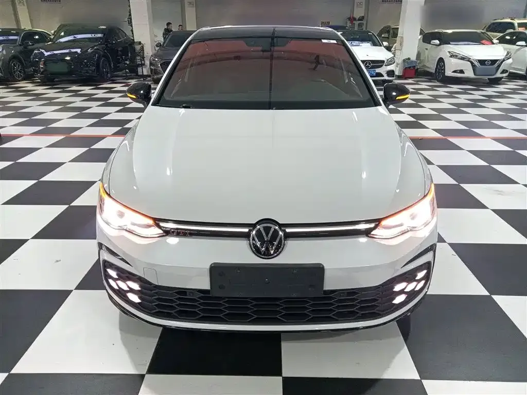 Volkswagen Golf 2023 из CN, фото 3