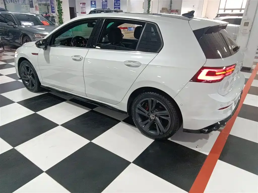 Volkswagen Golf 2023 из CN, фото 5