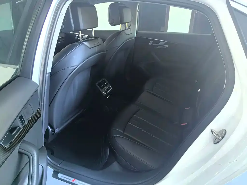 Audi A4L 2025 из CN, фото 8
