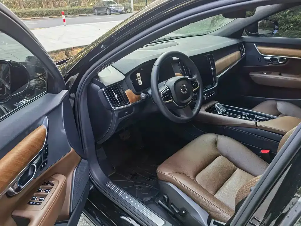 Volvo S90 2024 из CN, фото 8