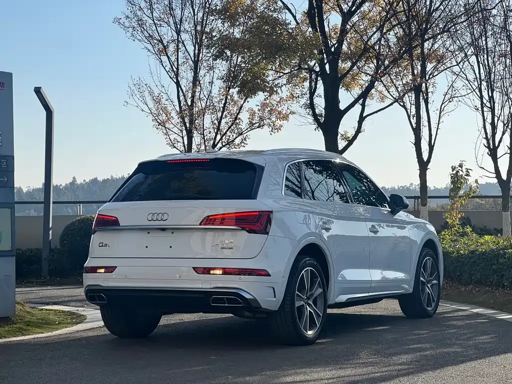 Audi Q5L — фото 5