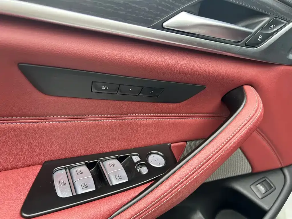 BMW 5 Series 2023 из CN, фото 8