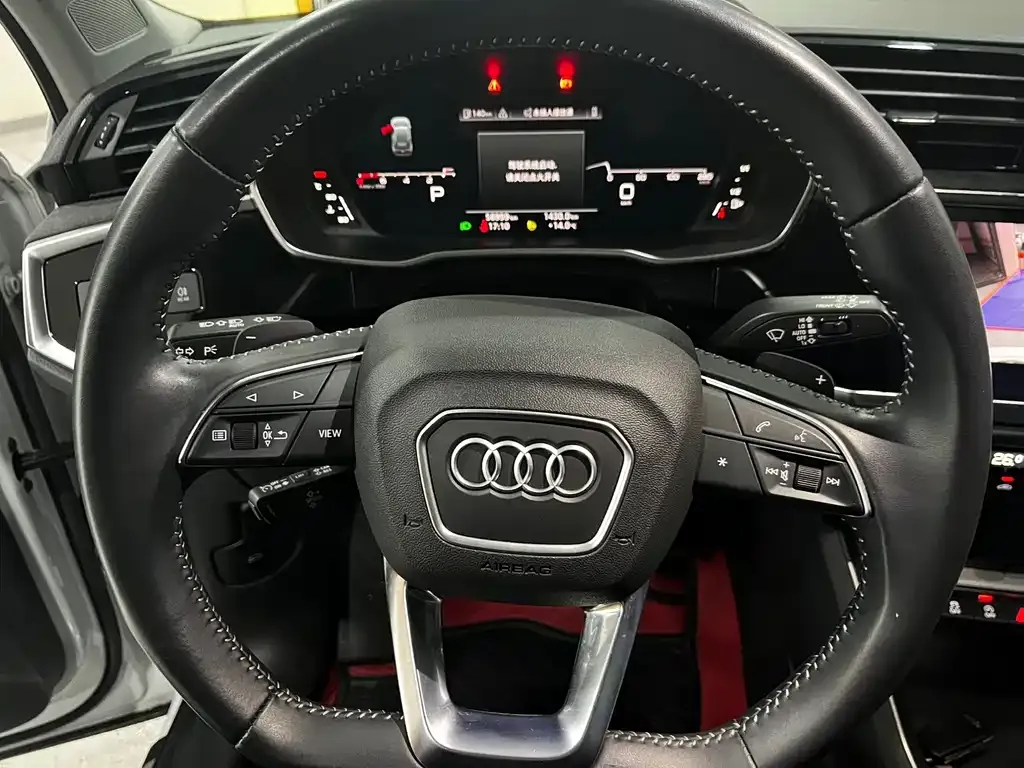 Audi Q3 — фото 10