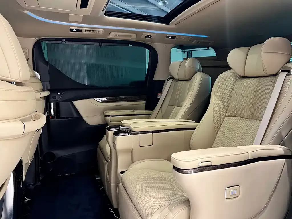 Toyota Alphard 2023 из CN, фото 6