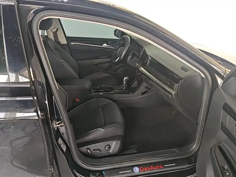 Volkswagen Passat 2023 из CN, фото 8