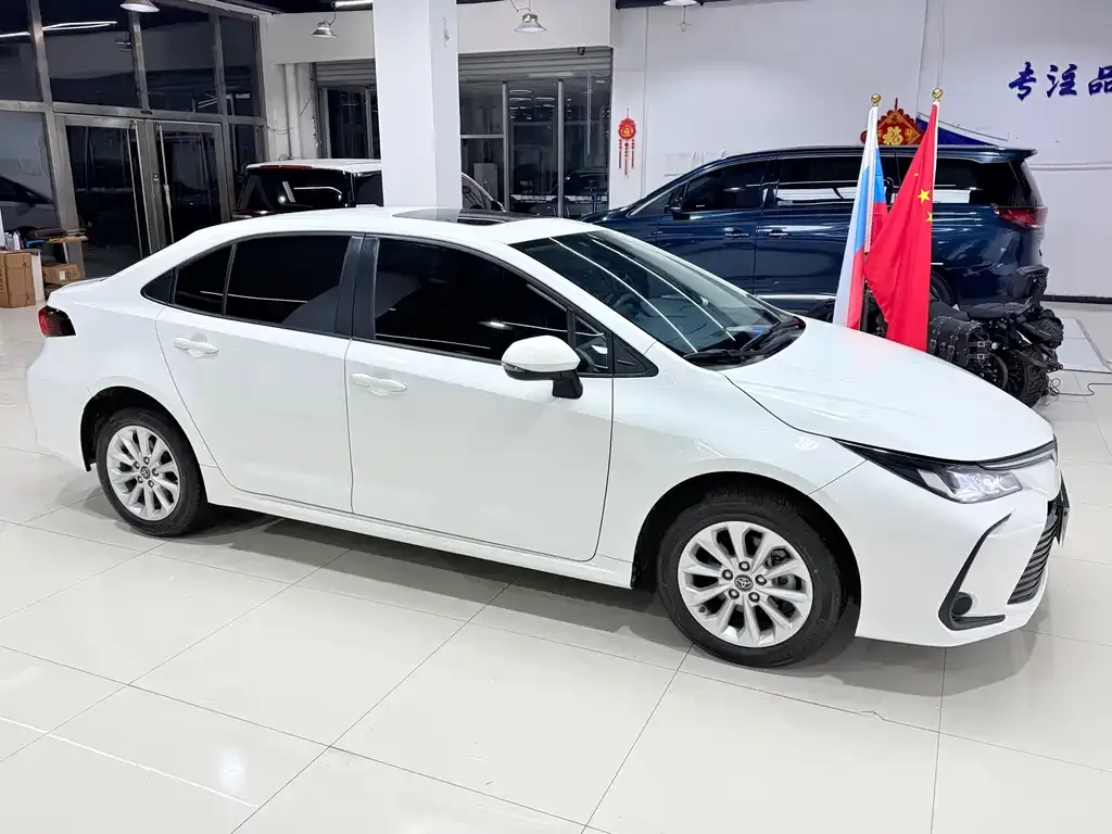 Toyota Corolla — фото 4